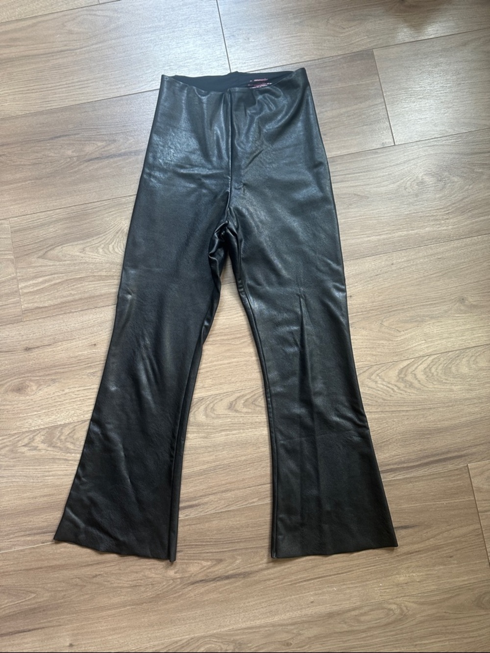 COMMANDO faux leather high rise cropped flare pants / leggings Size Medium - Picture 3 of 10